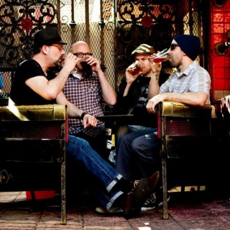 Video Glass, 'AM Radio' buzzbands.la