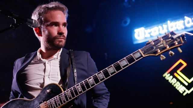 Alex Casnoff of Harriet at the Troubadour (Photo by Brian Feinzimer)