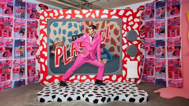 Seth Bogart at his 2015 art installation/performance backdrop (Photo by Suzy Poling)